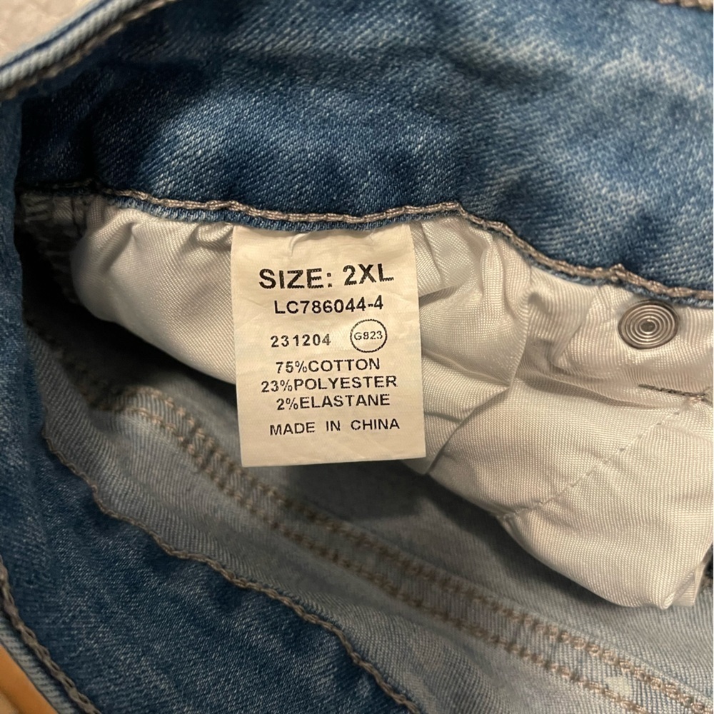 luvamia Women Casual High Waisted Denim Shorts Frayed Raw Hem Ripped Jeans Short - Picture 6 of 6